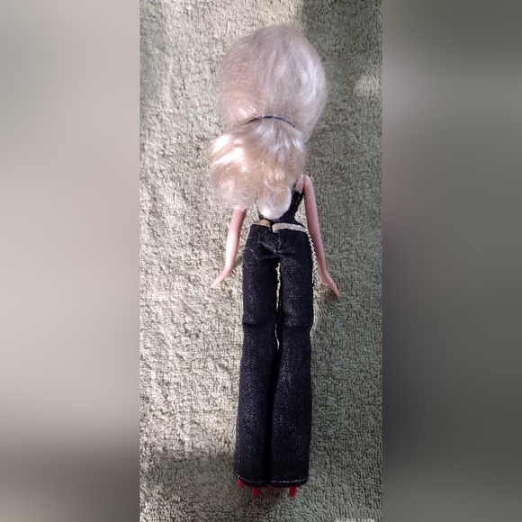 The original 2001 Chloe Bratz doll - Picture 5 of 8